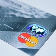 Betala med kort som MasterCard och Visa