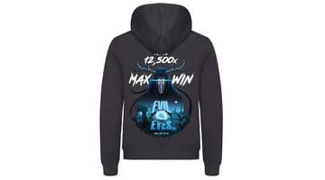 Bild på den hoodie som spelare som vunnit maxvinsten på Evil Eyes kan få. Tröjan är svart och har ett tryck från spelet Evil Eyes. På tröjan står också 12,500x Max Win.